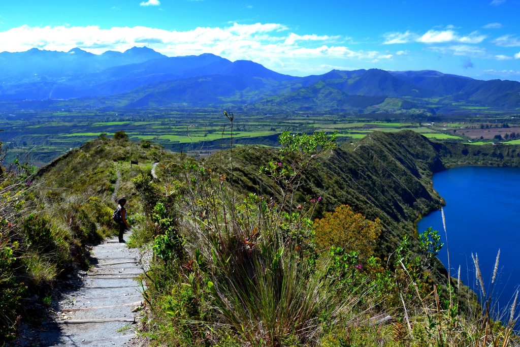 Laguna de Cuicocha: Senderismo Escénico en los Andes Ecuatorianos