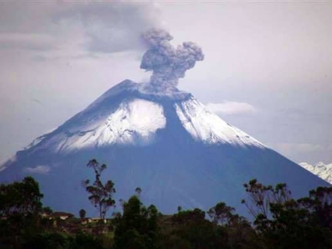 Volcán Tungurahua: Espectáculo de Lava en Baños, Ecuador